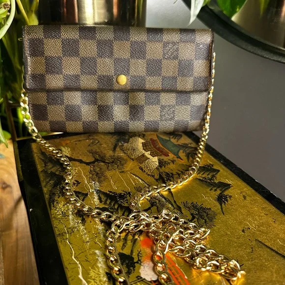 Louis Vuitton Damier Ebene Sarah Wallet with COA + Chain ✨ - Picture 3 of 8